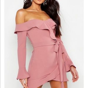 NWT Boohoo mauve off the shoulder dress